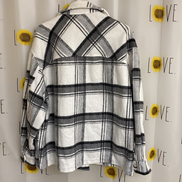 CARBON38 Boyfriend Plaid Shacket - Picture 8 of 12